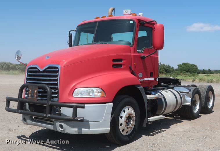 image for item HT9531 2014 Mack CXU613  semi truck