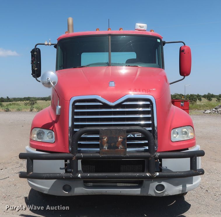 image for item HT9531 2014 Mack CXU613  semi truck