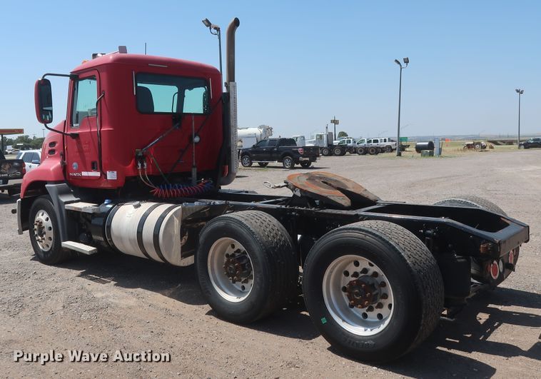 image for item HT9531 2014 Mack CXU613  semi truck