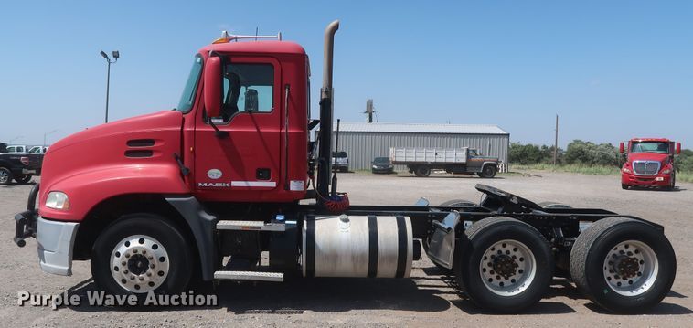 image for item HT9531 2014 Mack CXU613  semi truck