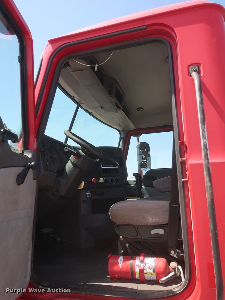 image for item HT9531 2014 Mack CXU613  semi truck