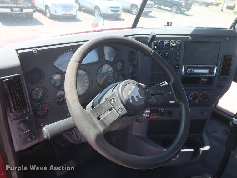 image for item HT9531 2014 Mack CXU613  semi truck