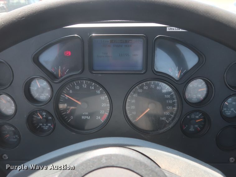 image for item HT9531 2014 Mack CXU613  semi truck