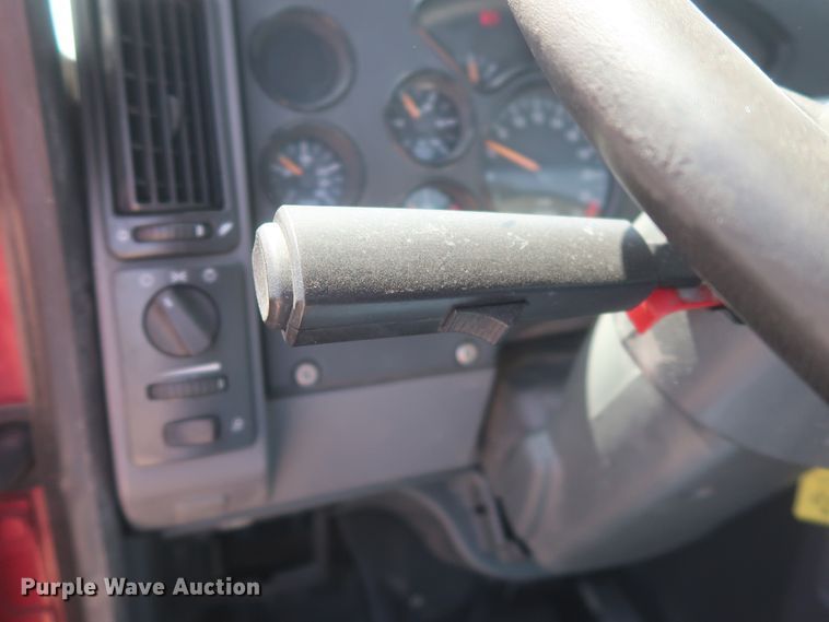 image for item HT9531 2014 Mack CXU613  semi truck