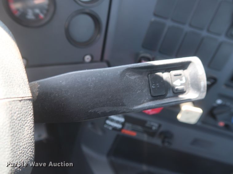 image for item HT9531 2014 Mack CXU613  semi truck