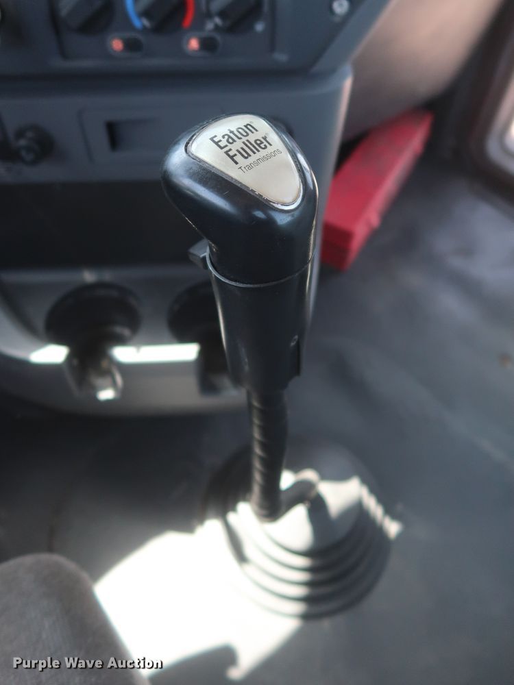 image for item HT9531 2014 Mack CXU613  semi truck