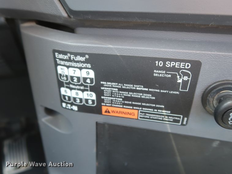 image for item HT9531 2014 Mack CXU613  semi truck