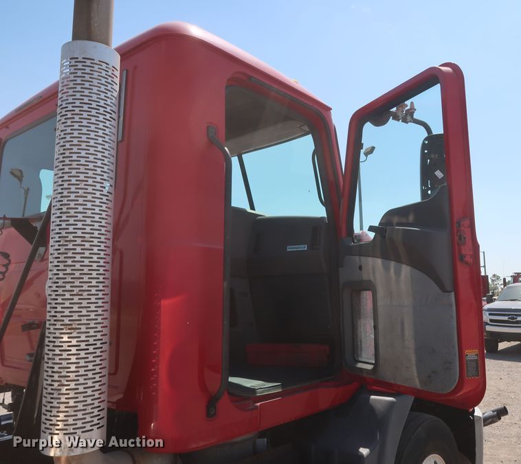 image for item HT9531 2014 Mack CXU613  semi truck