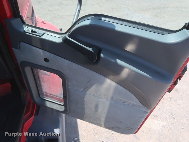 image for item HT9531 2014 Mack CXU613  semi truck