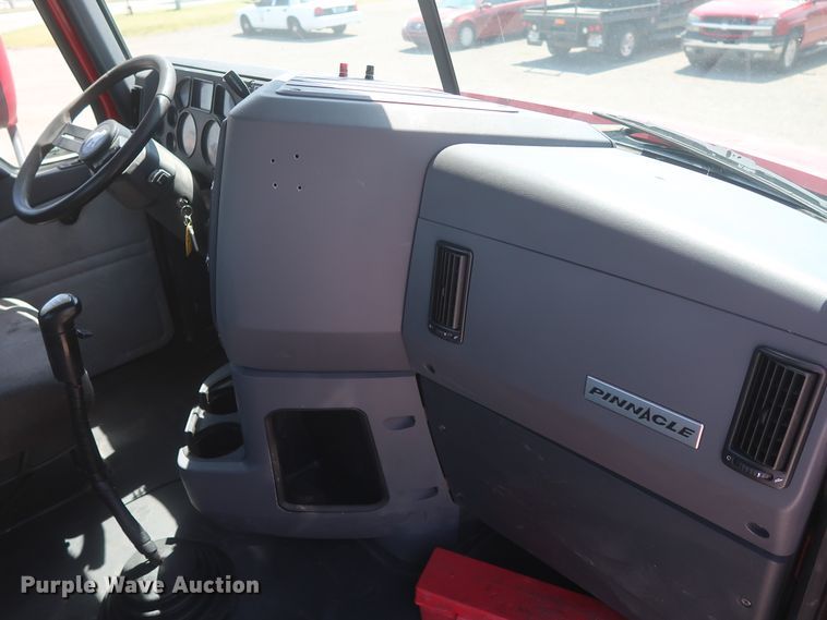 image for item HT9531 2014 Mack CXU613  semi truck