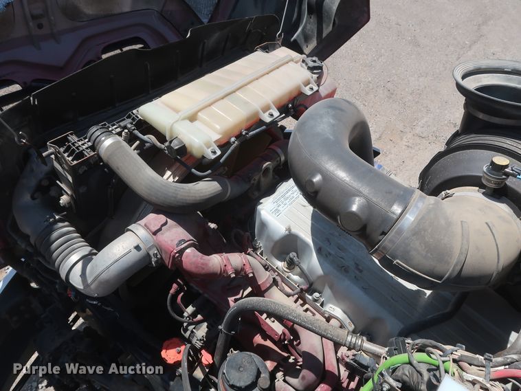 image for item HT9531 2014 Mack CXU613  semi truck