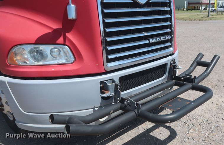 image for item HT9531 2014 Mack CXU613  semi truck