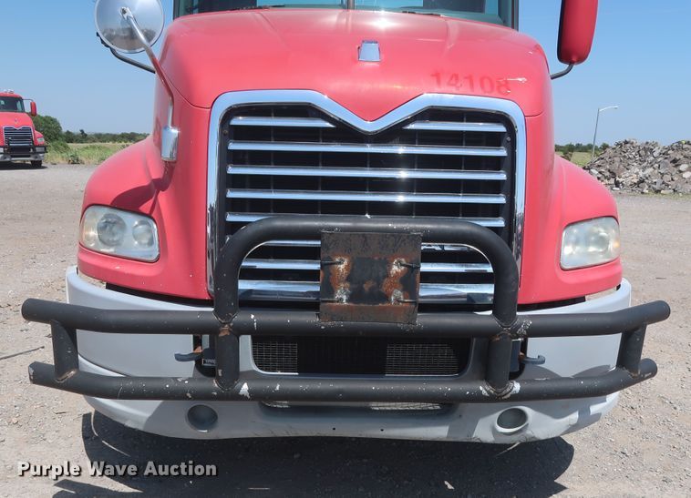 image for item HT9531 2014 Mack CXU613  semi truck