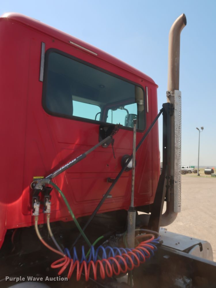 image for item HT9531 2014 Mack CXU613  semi truck