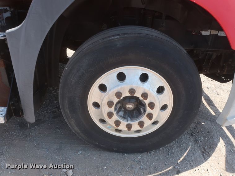 image for item HT9531 2014 Mack CXU613  semi truck