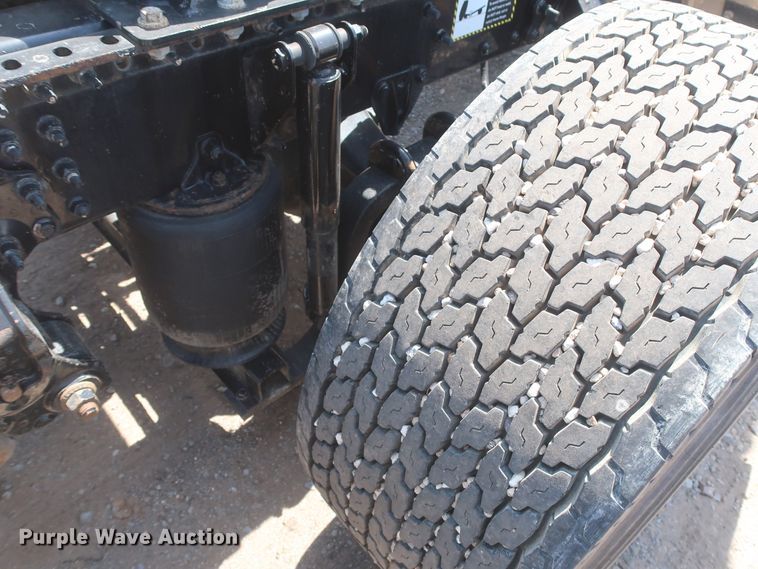 image for item HT9531 2014 Mack CXU613  semi truck