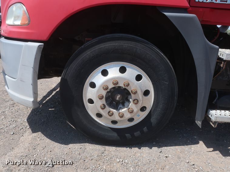 image for item HT9531 2014 Mack CXU613  semi truck