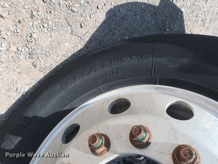 image for item HT9531 2014 Mack CXU613  semi truck