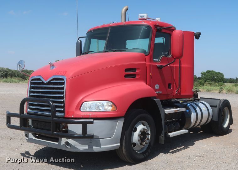 image for item HT9532 2014 Mack CXU612  semi truck