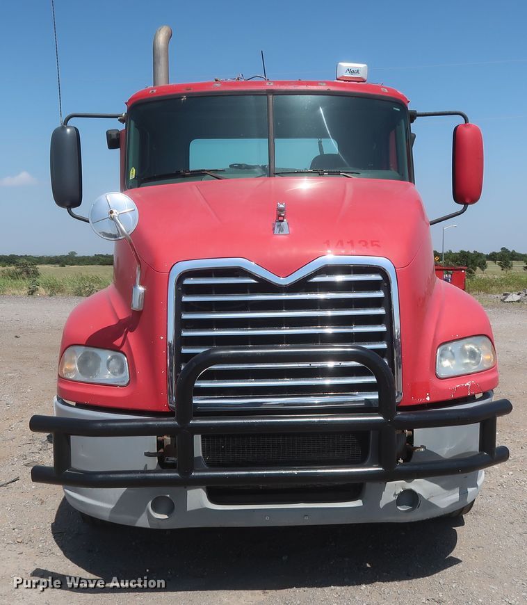 image for item HT9532 2014 Mack CXU612  semi truck