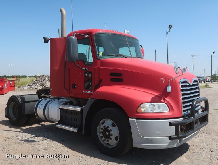 image for item HT9532 2014 Mack CXU612  semi truck