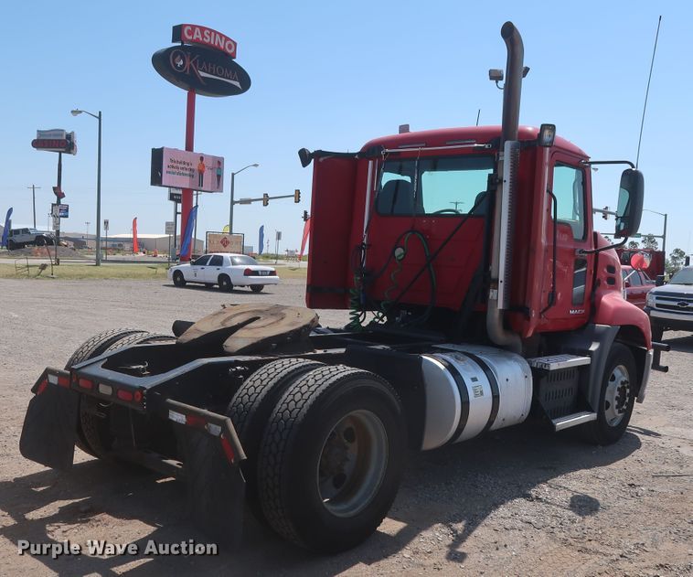 image for item HT9532 2014 Mack CXU612  semi truck