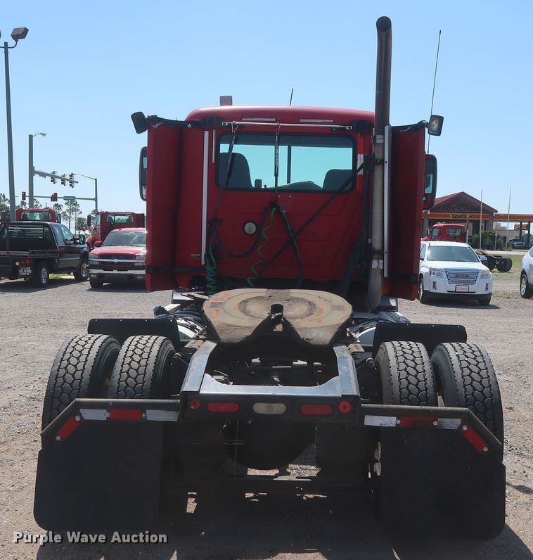 image for item HT9532 2014 Mack CXU612  semi truck