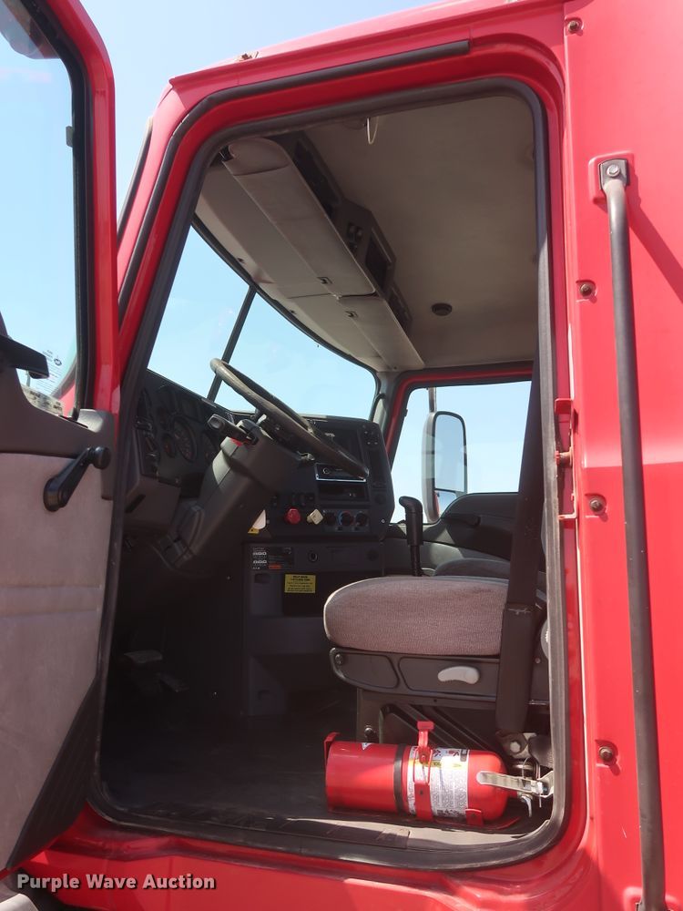 image for item HT9532 2014 Mack CXU612  semi truck