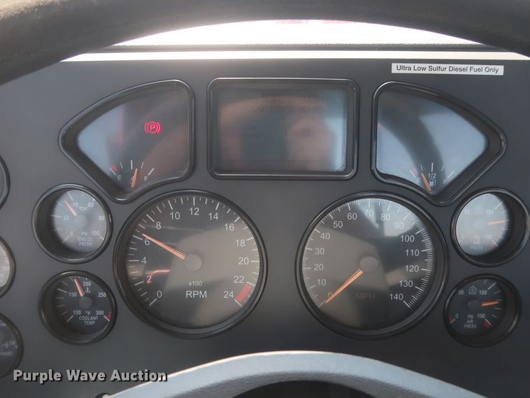 image for item HT9532 2014 Mack CXU612  semi truck