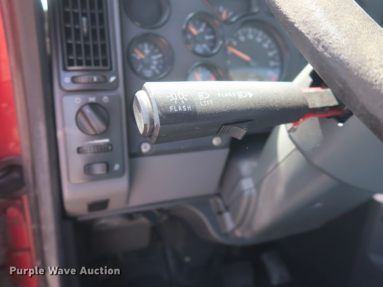 image for item HT9532 2014 Mack CXU612  semi truck