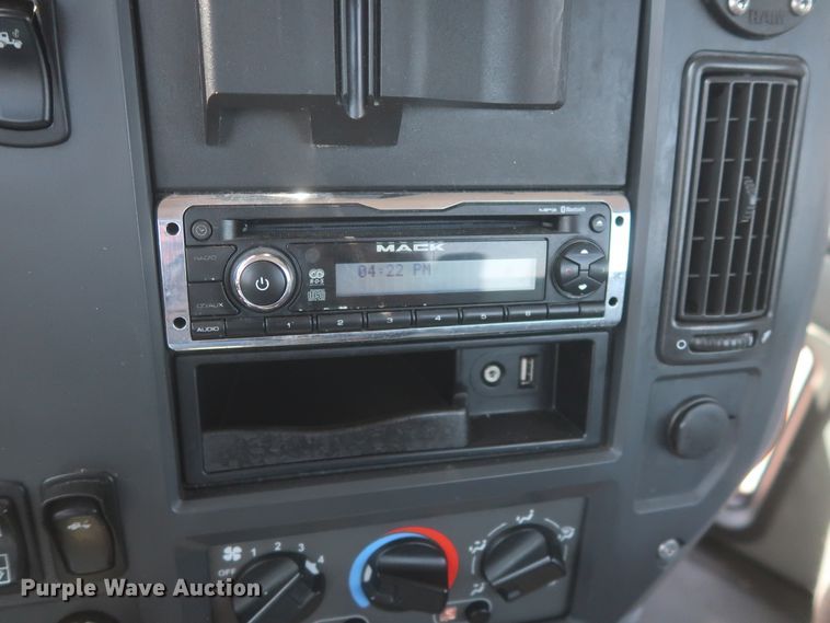 image for item HT9532 2014 Mack CXU612  semi truck