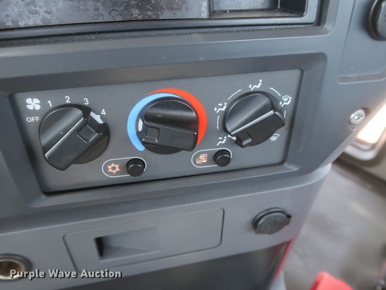 image for item HT9532 2014 Mack CXU612  semi truck