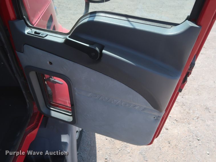 image for item HT9532 2014 Mack CXU612  semi truck