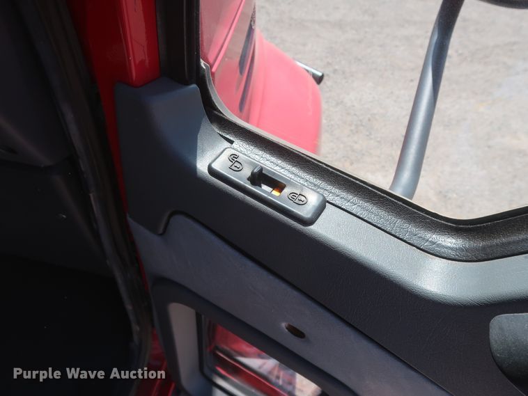 image for item HT9532 2014 Mack CXU612  semi truck