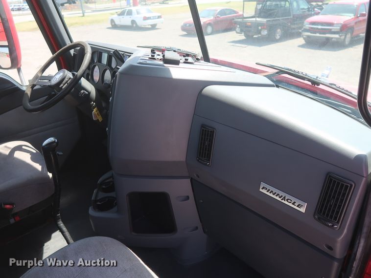 image for item HT9532 2014 Mack CXU612  semi truck