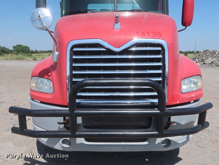 image for item HT9532 2014 Mack CXU612  semi truck