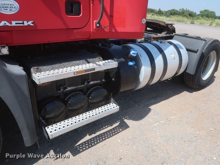 image for item HT9532 2014 Mack CXU612  semi truck