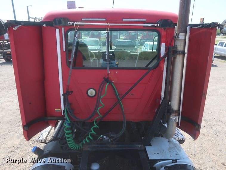 image for item HT9532 2014 Mack CXU612  semi truck