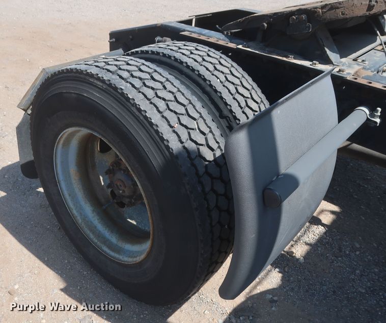 image for item HT9532 2014 Mack CXU612  semi truck