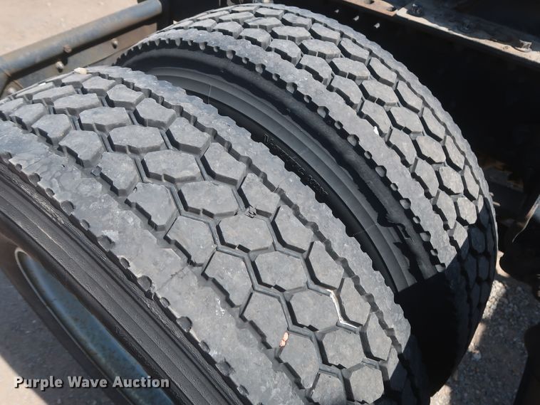 image for item HT9532 2014 Mack CXU612  semi truck