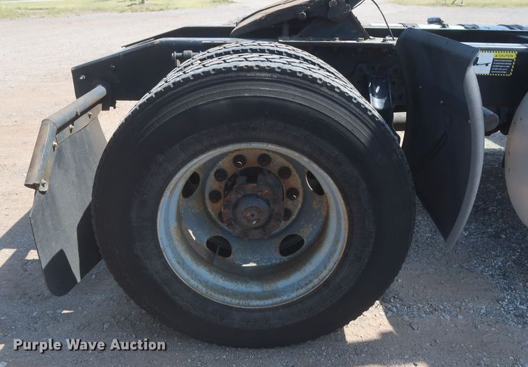 image for item HT9532 2014 Mack CXU612  semi truck