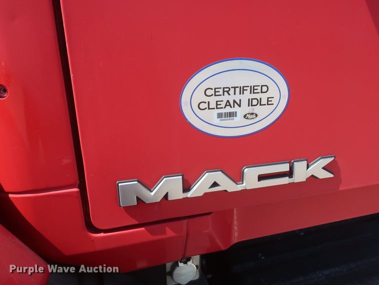 image for item HT9532 2014 Mack CXU612  semi truck