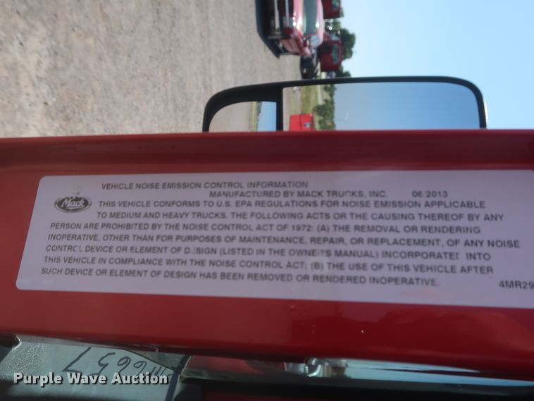 image for item HT9532 2014 Mack CXU612  semi truck