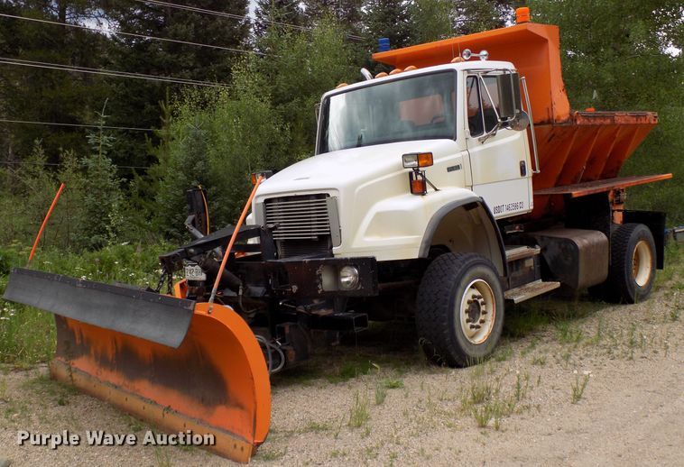 image for item DD6129 2001 Freightliner FL80  spreader truck