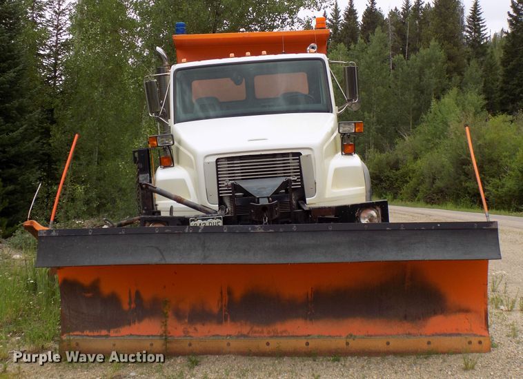 image for item DD6129 2001 Freightliner FL80  spreader truck
