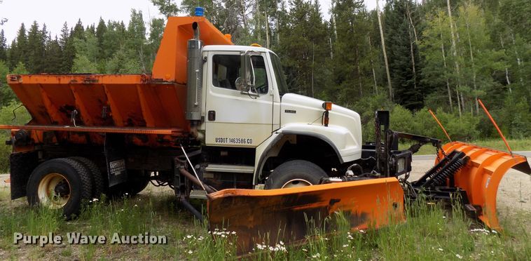 image for item DD6129 2001 Freightliner FL80  spreader truck