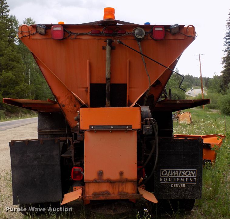 image for item DD6129 2001 Freightliner FL80  spreader truck