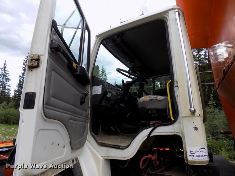 image for item DD6129 2001 Freightliner FL80  spreader truck