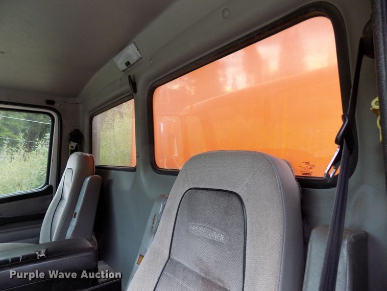 image for item DD6129 2001 Freightliner FL80  spreader truck