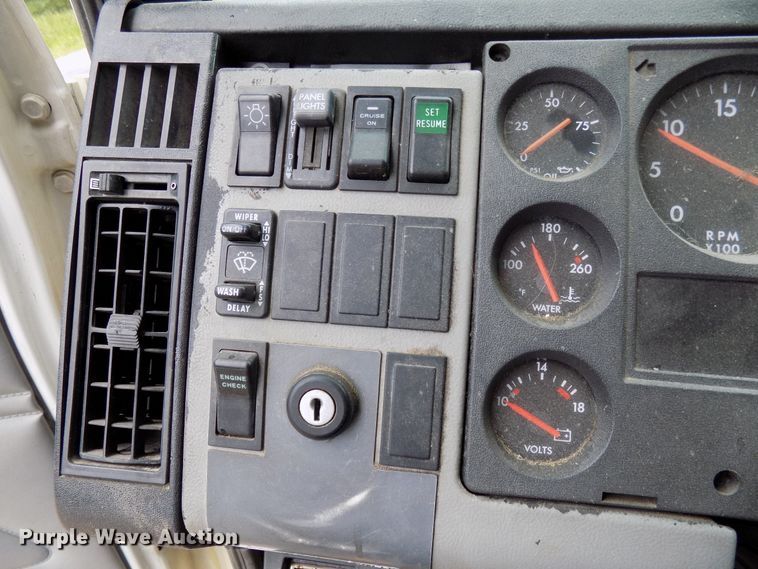 image for item DD6129 2001 Freightliner FL80  spreader truck